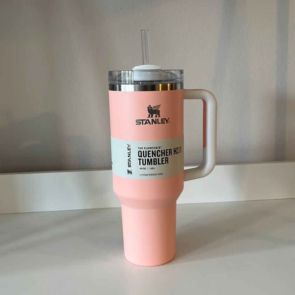 STANLEY QUENCHER H2.o TUMBLER 40oz. LIMITED EDITION SOLID PEACH. BRAND NEW